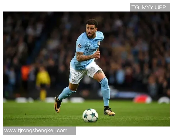 英超足球明星的妻子们:她们的生活与魅力揭秘 英超足球明星的妻子们:她们的生活与魅力揭秘